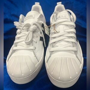 Men’s Adidas court shoes